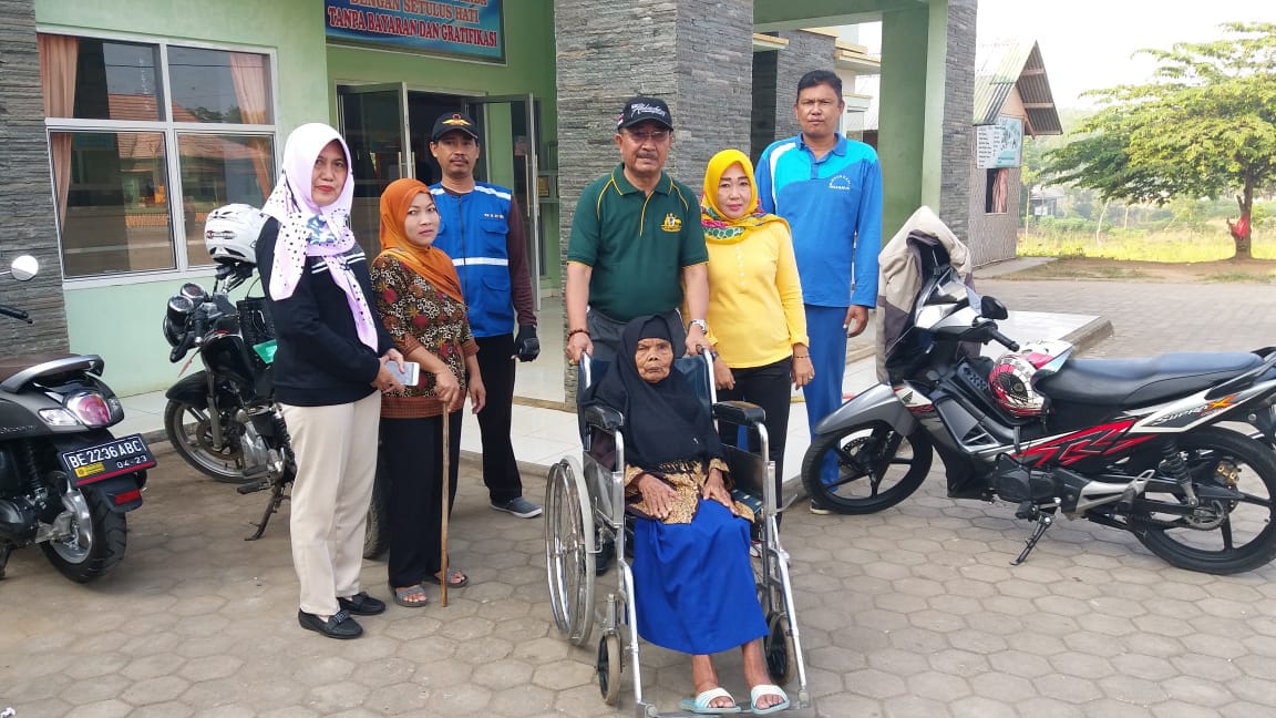 Kadis Dukcapil Pesawaran Turun Langsung Layani Warga