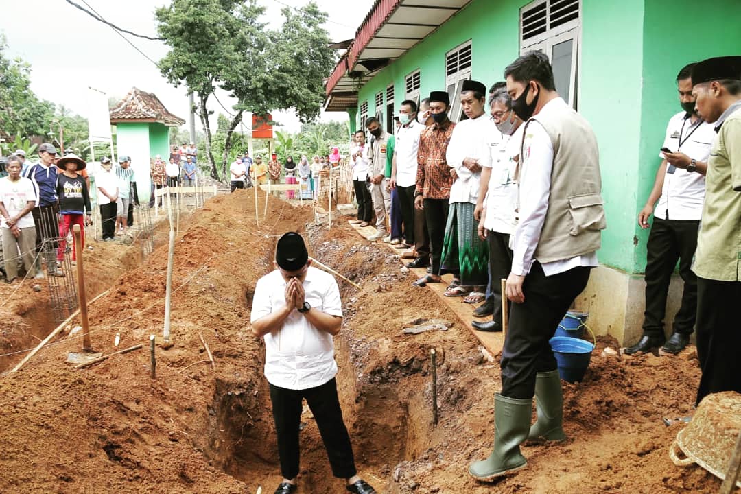 Peletakan Batu Pertama Pembangunan  Masjid Nurul Hidayah Sukoharum.