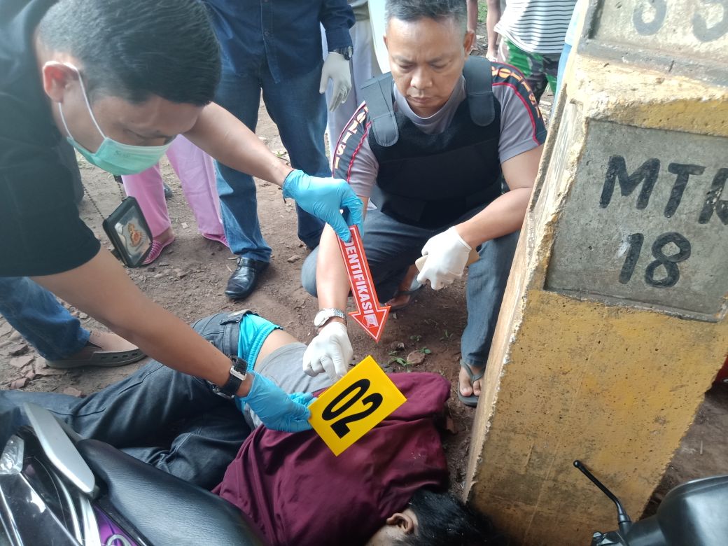 Diduga Korban Kecelakaan, Polres Pesawaran Gelar Olah TKP Temuan Mayat