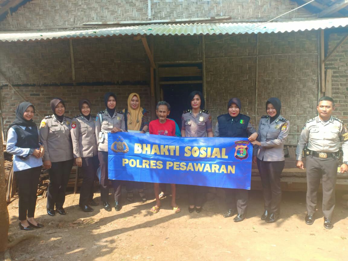 Polwan Jelema Ghamik Polres Pesawaran Gelar Bhakti Sosial dan Kesehatan
