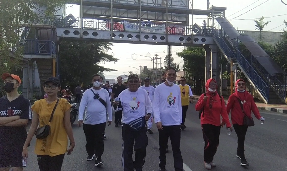 Penjabat Bupati Pringsewu Adi Erlansyah Ikuti Jalan Sehat IKWI Provinsi Lampung.