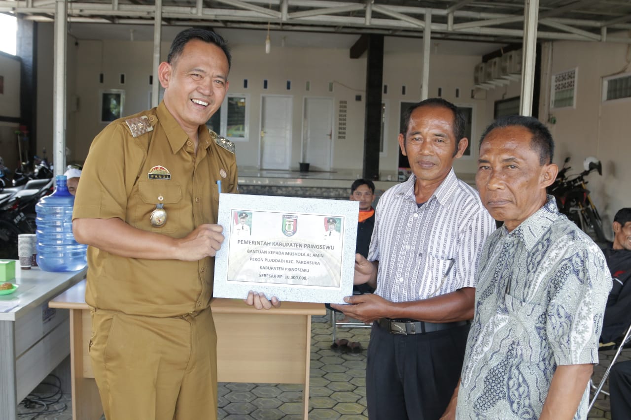 Cegah Covid-19, Wabup Pringsewu Ajak Para Penerima Bansos Berolahraga Ringan Dan Berjemur