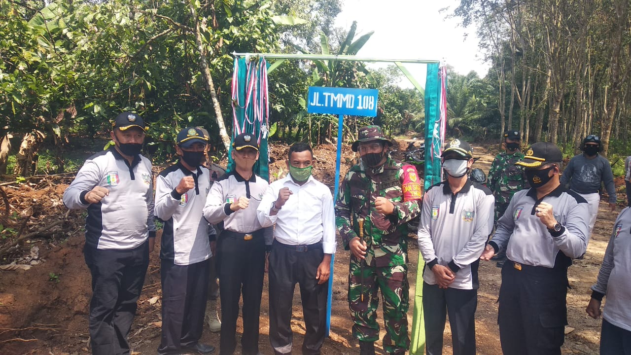 Bupati Pringsewu Tutup Kegiatan TMMD Ke.108 Kodim 0424 Tanggamus Di Pagelaran Utara.