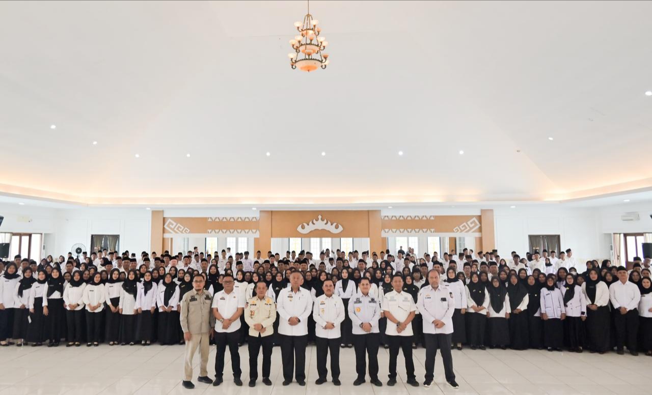 Pemkab Pesawaran Serahkan SK 332 ASN Baru
