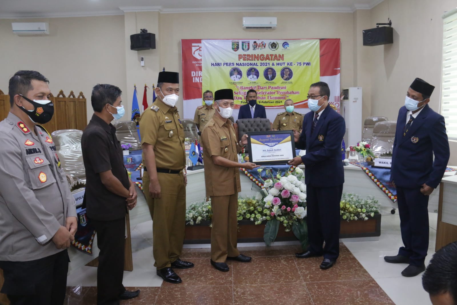 Bupati Pringsewu Raih Dua Penghargaan Anugerah Tjindarboemi