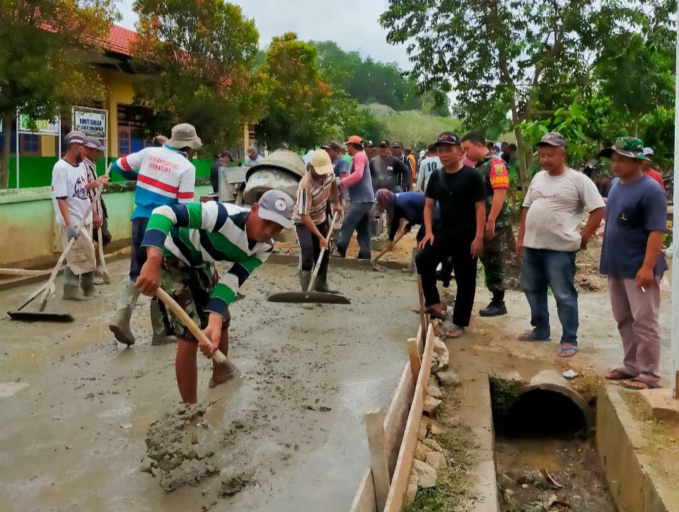 Progam Shadaqah Jariyah Pekon Ambarawa Barat Bangun Akses Jalan Makam