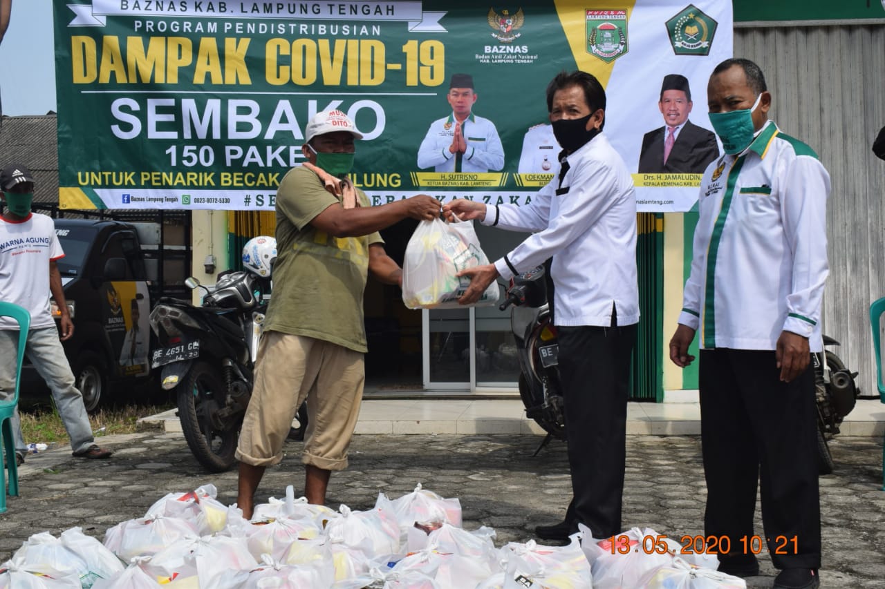 Kemenag Lamteng dan Baznas Bantu Tukang Becak Dan Pemulung