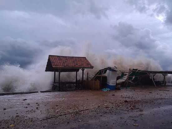 Cuaca extream , hujan di sertai angin kencang di wilayah pesisir Lampung Selatan.