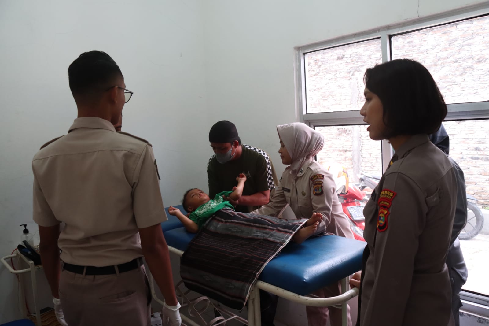 Hari Bhakti Kesehatan, Polres Lamsel Gelar Sunat Massal