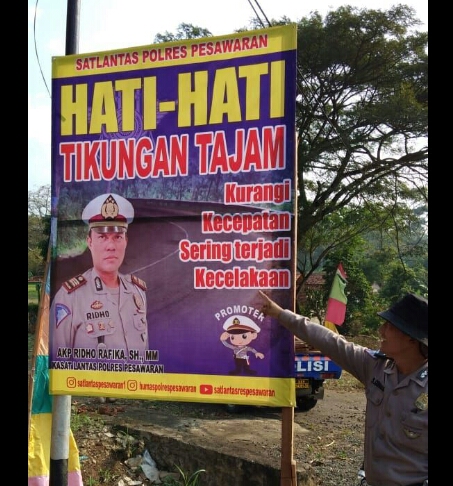 Satlantas Polres Pesawaran Pasang Himbauan di Tiga Jalur Utama