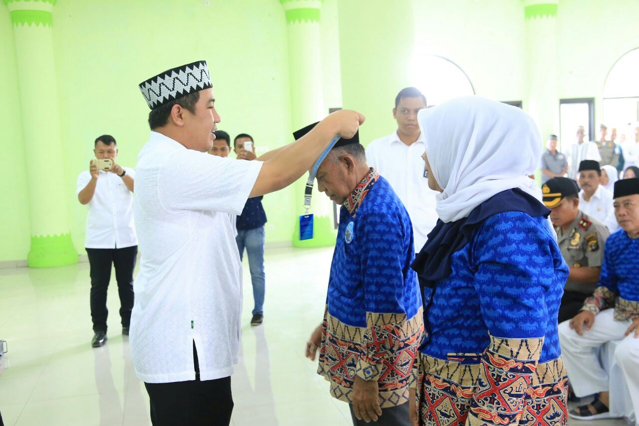 Dendi Lepas Jemaah Wisata Rohani Umroh Pesawaran