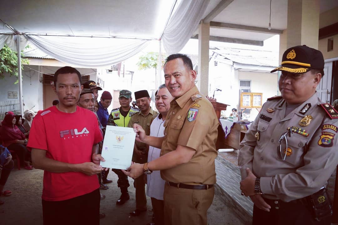 Wabup Fauzi Bagikan 524 Sertipikat Bidang Tanah di Pekon Waluyo Jati