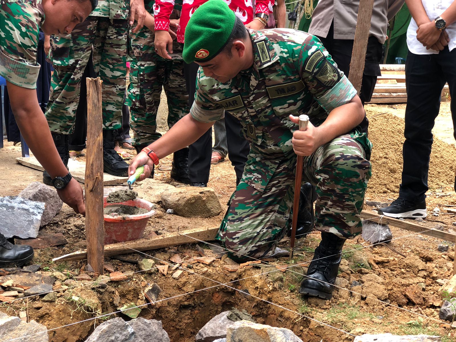 Gelar Kunker, Dandim 0421/LS Lakukan Peletakan Batu Pertama Program RTLH di Katibung