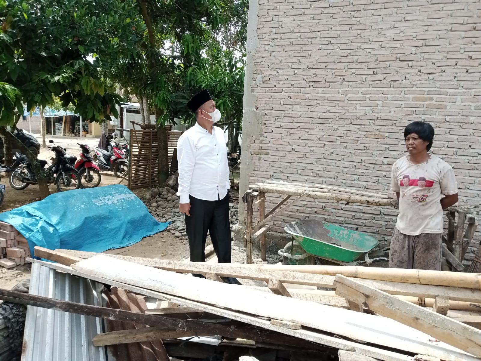 Mas Fauzi Tinjau Bedah Rumah 2 Warga Pujodadi