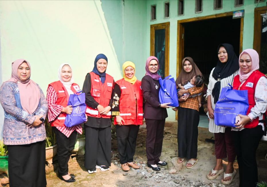 HUT PMI ke-80, Bupati Nanda Berikan Bantuan Keluarga Balita Stunting