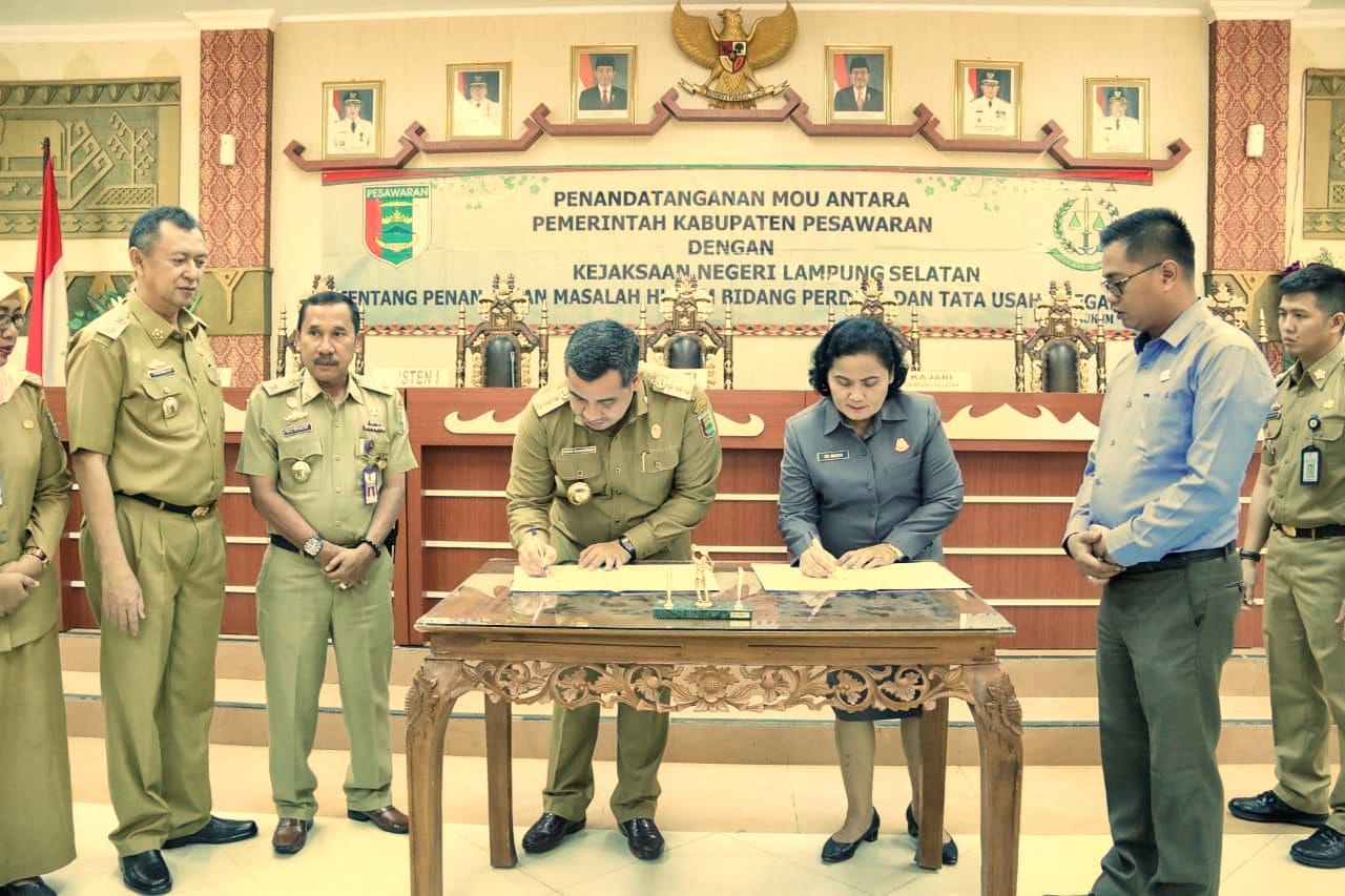 Pemkab Pesawaran Dan Kejari Lamsel Teken MoU
