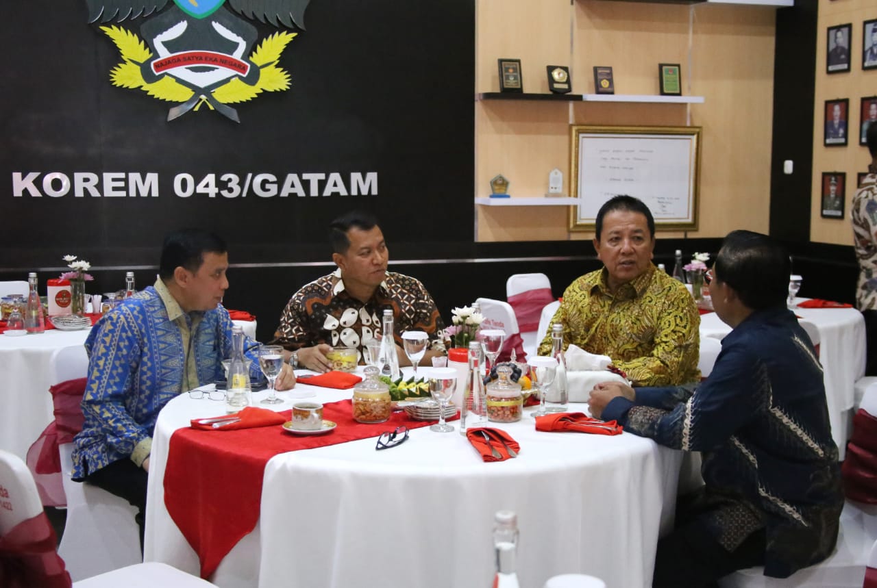 Jalin Kerukunan Antar Umat Beragama, Danrem 043/ Gatam Open House Natal.