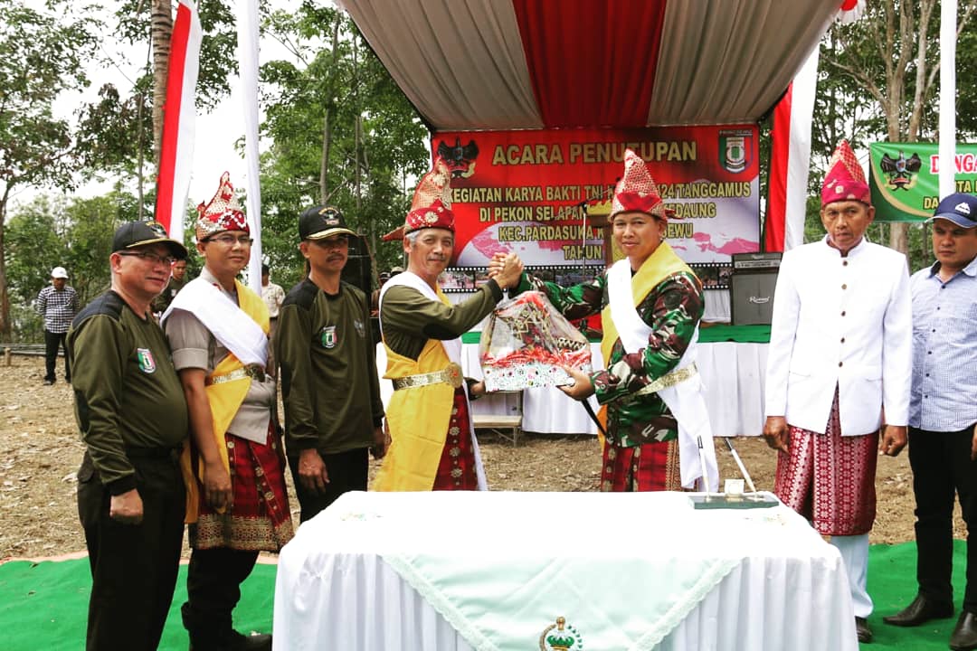 Bupati Pringsewu Tutup Karya Bakti TNI Membangun Desa 2019 Kodim 0424.