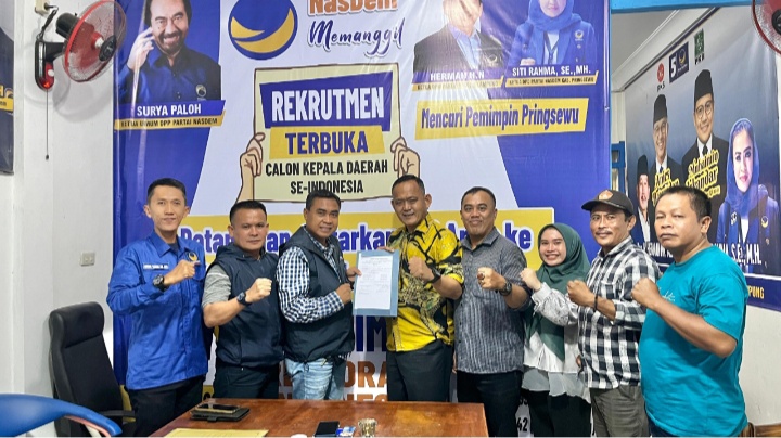 DR. Fauzi Kembalikan Berkas Bacabup ke NasDem Pringsewu