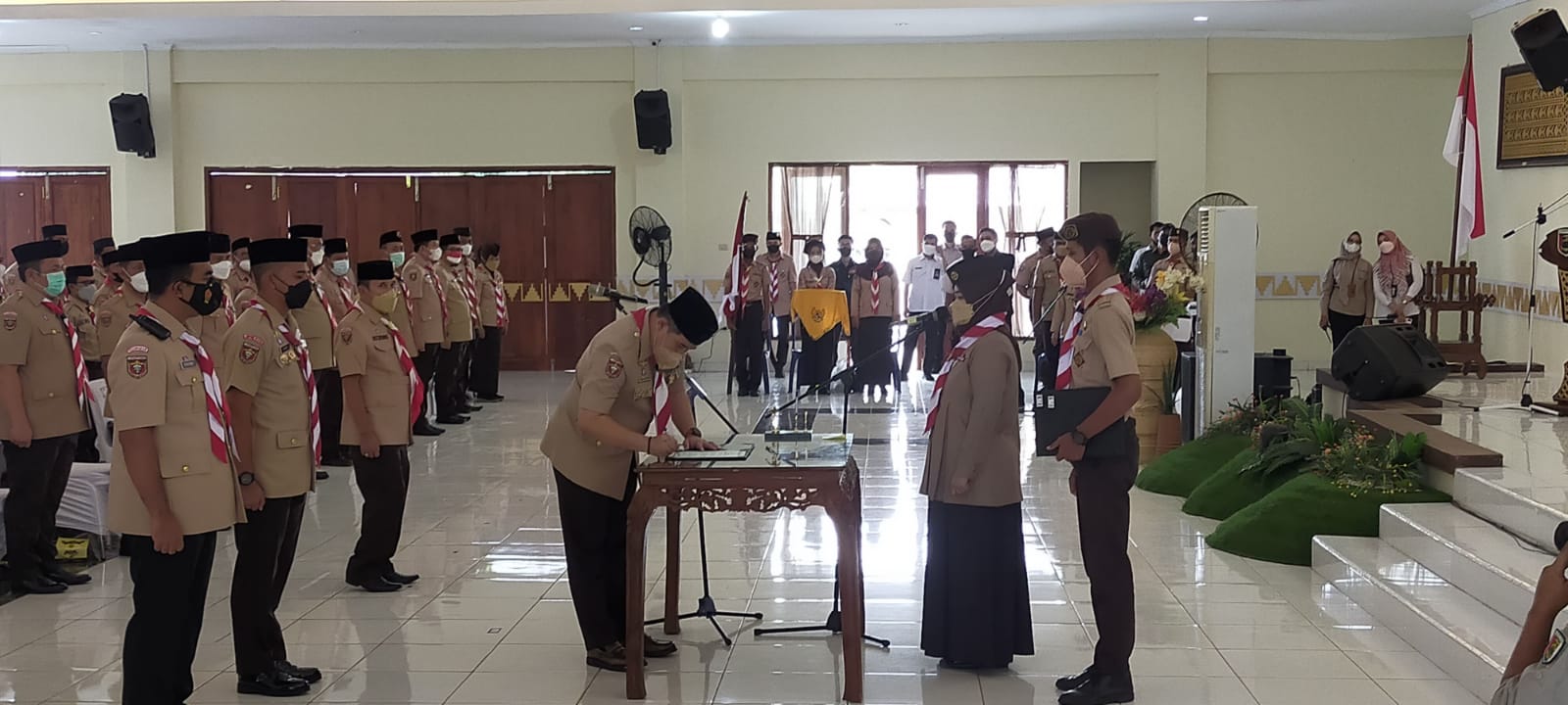 Ka-kwarda Gerakan Pramuka Lampung Lantik Ketua Mabicab Gerakan Pramuka Kabupaten Pesawaran.