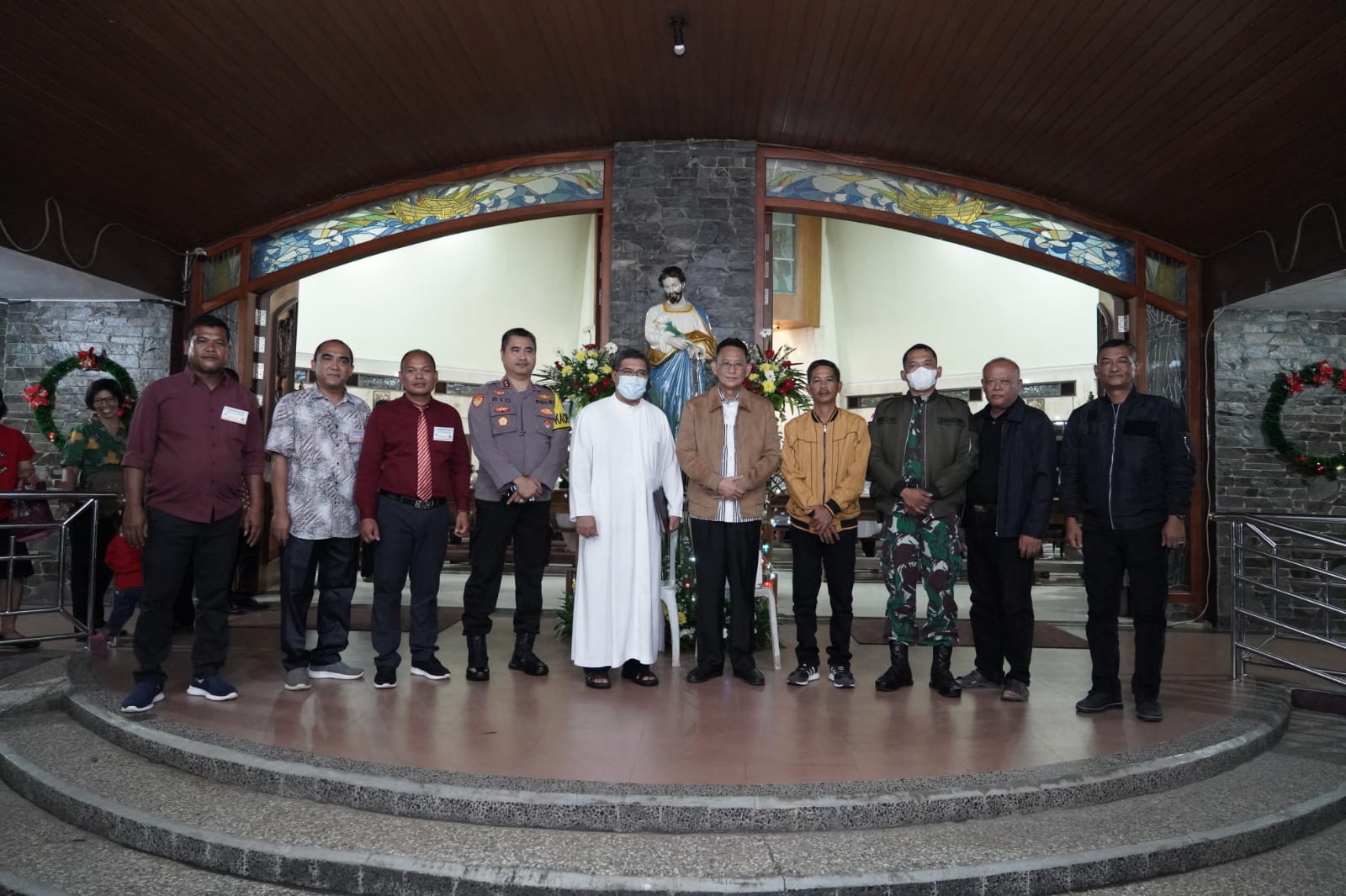 Malam Natal, Pj. Bupati Tinjau Sejumlah Gereja di Pringsewu