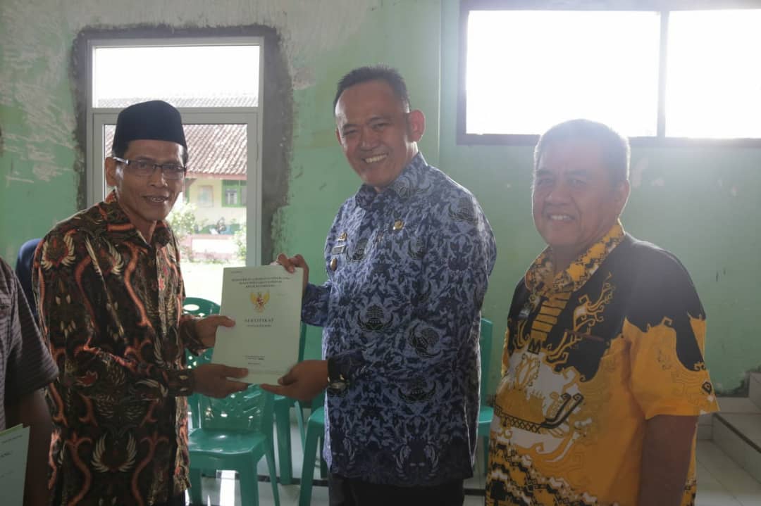 Ratusan Sertipikat Tanah PTSL Dibagikan