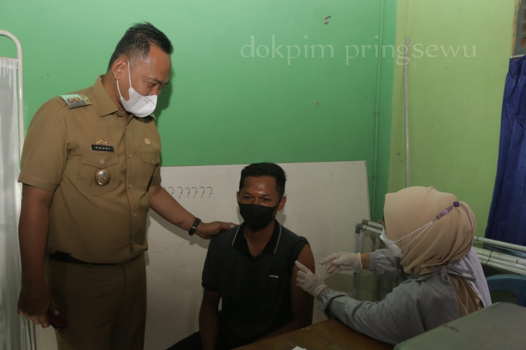 Wabup Pringsewu Tinjau Vaksinasi Covid-19 PMI
