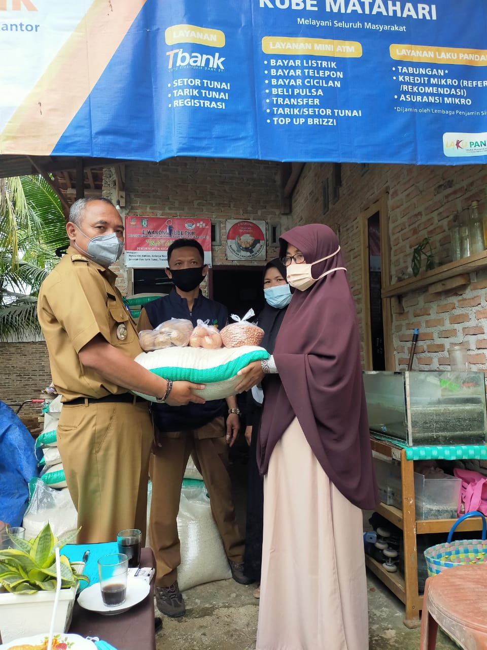 Dinsos Pringsewu Salurkan Bantuan KPM di Pekon Klaten