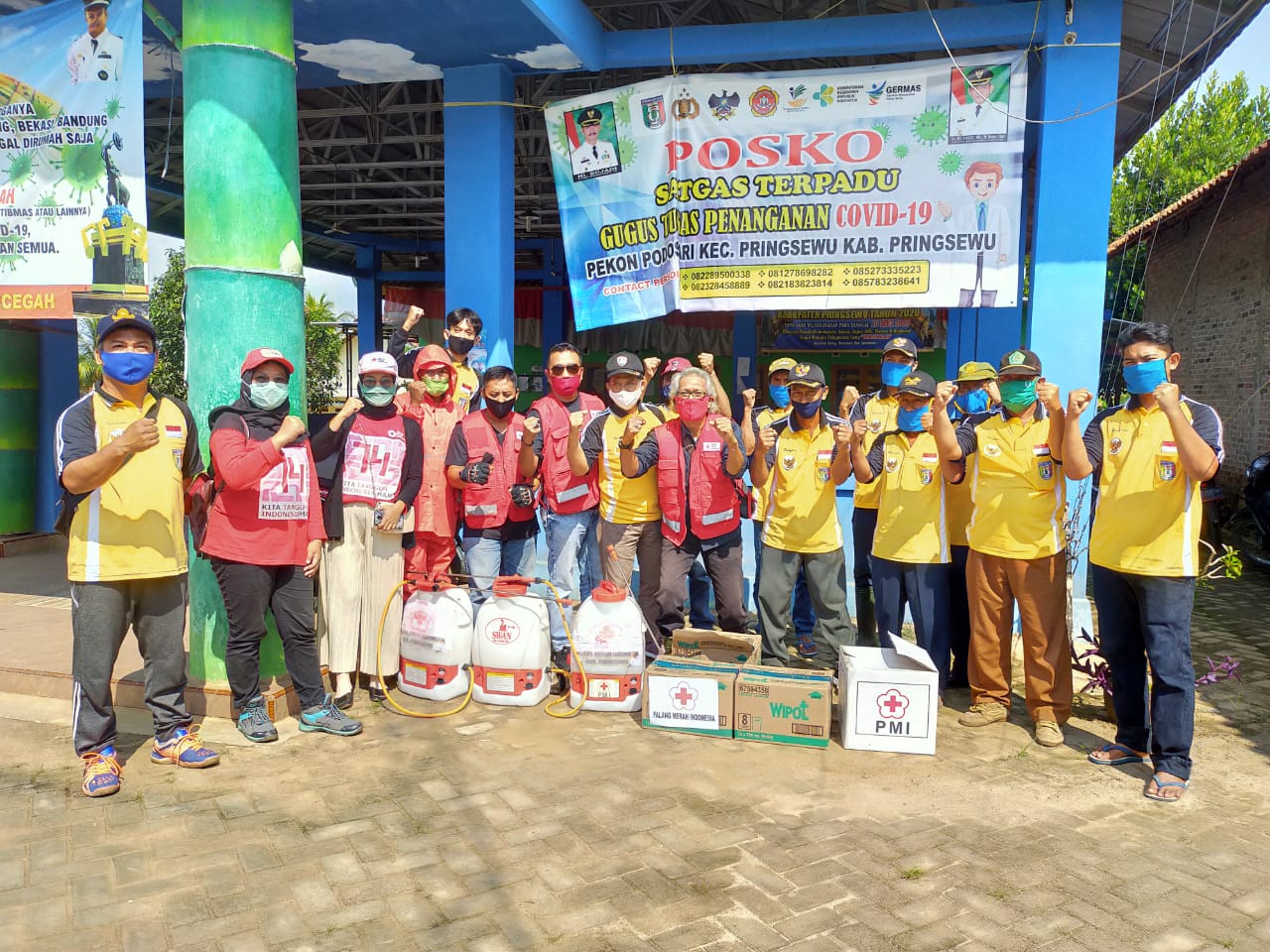 PMI Dan PWI Pringsewu Melakukan Penyemprotan Disinfektan.