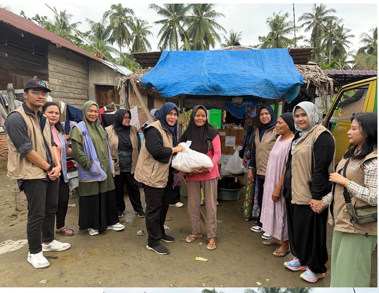 PTPN I Salurkan Bantuan Logistik dan Beri Trauma Healing Korban Banjir