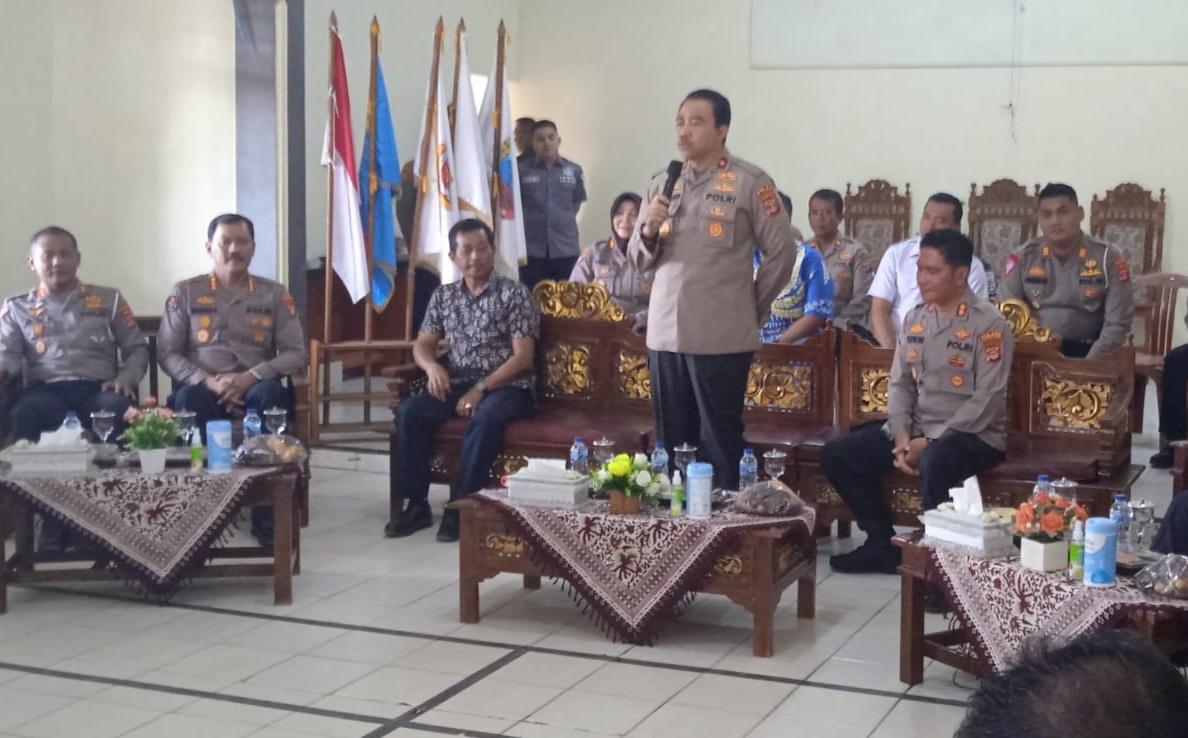 Jumat Curhat. Wakapolda Lampung Sambangi Warga Jati Agung Lamsel