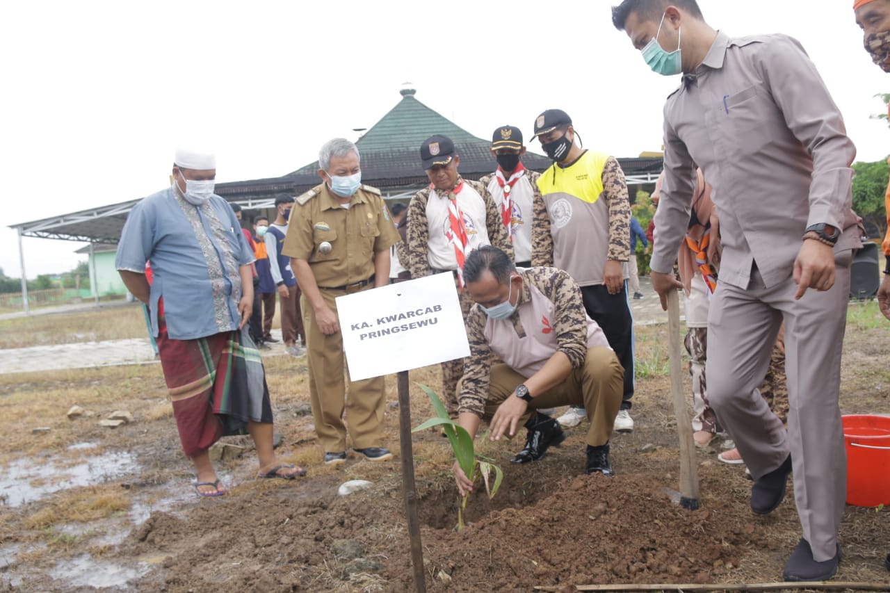 Pramuka Peduli Kwarcab Pringsewu Gelar Bakti Akhir Tahun