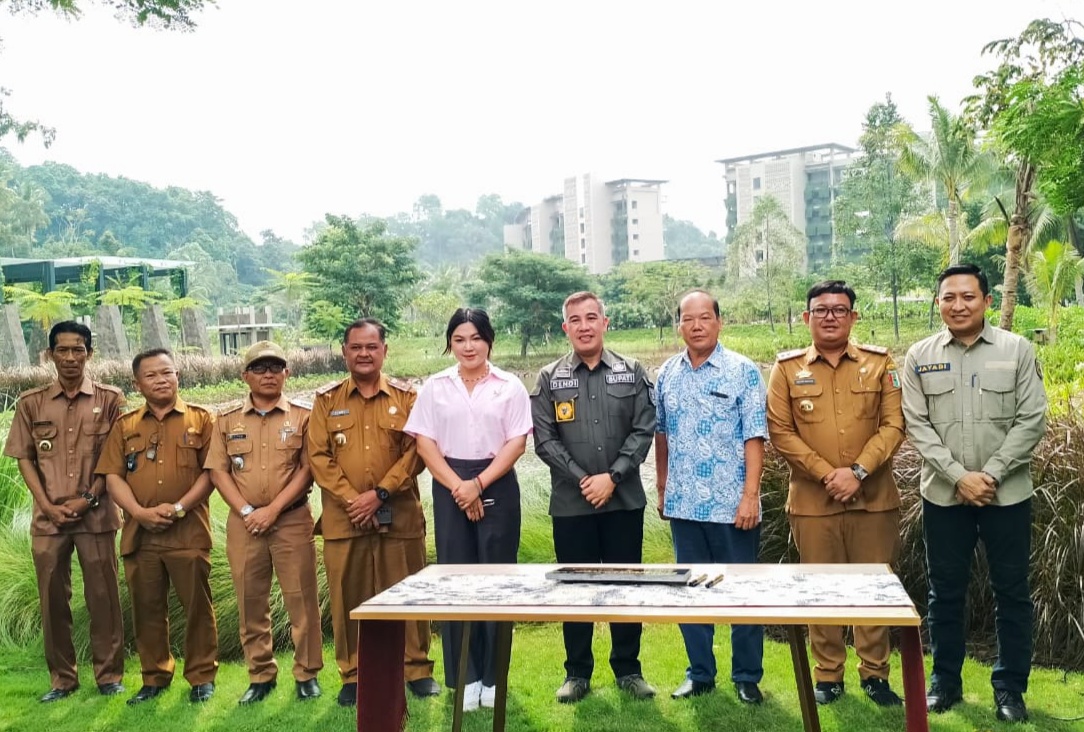 Bupati Dendi Hadiri Peresmian dan Serah Terima Jalan Pantai Mutun dari The Hurun