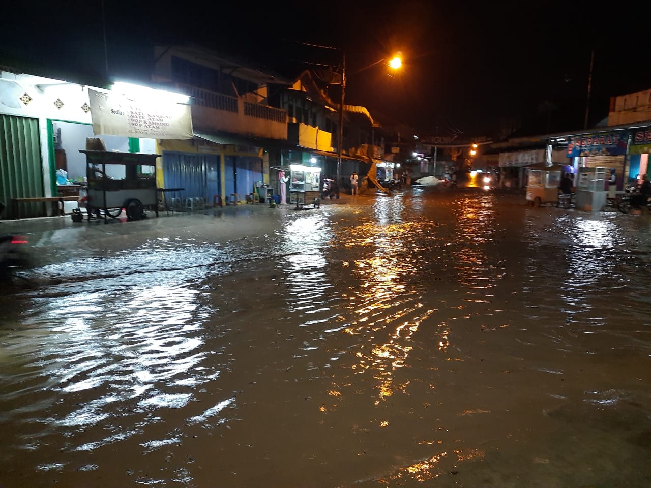 Diguyur Hujan, Way Mincang Meluap Menyebabkan Banjir Di Pardasuka.