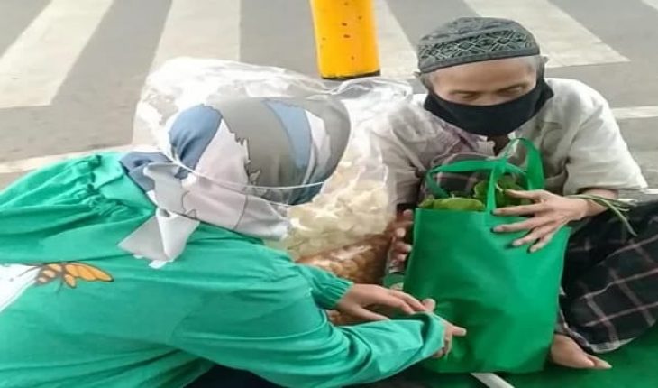 Momen Hari Gizi Sedunia, Maulida Zauroh Bagikan Sayur dan Buah