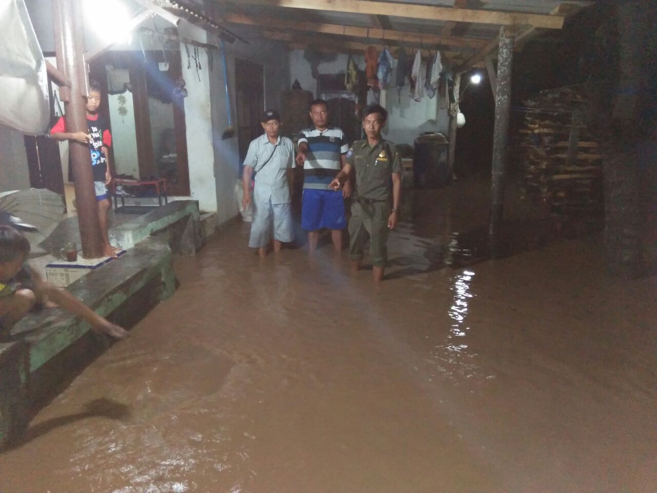 Limpahan Pasir JTTS,  Genangi  Rumah  Warga