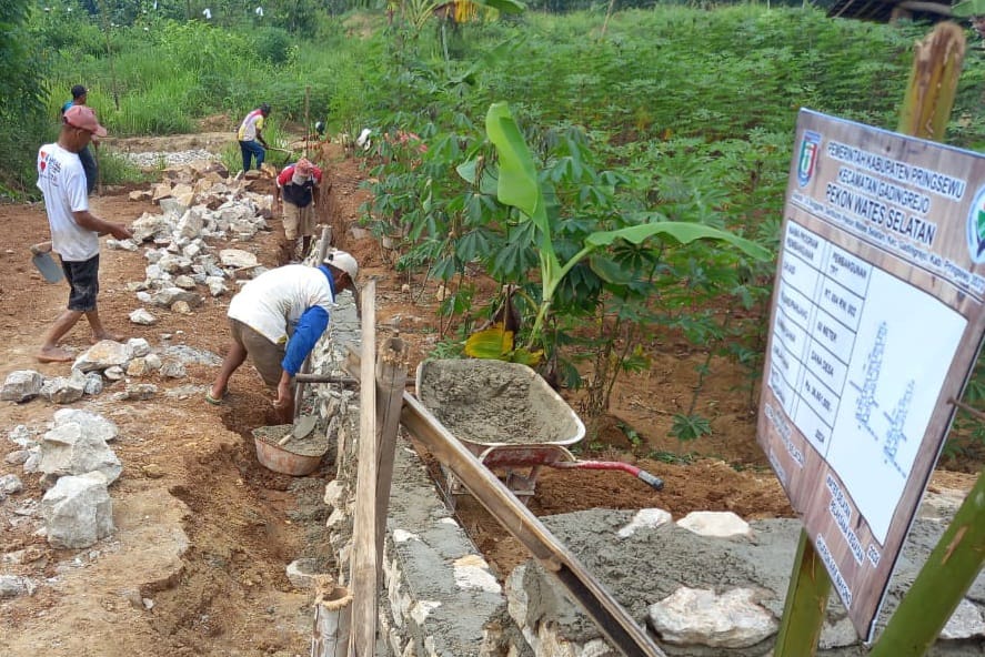 Pekon Wates Selatan Pringsewu Realisasikan DD Bangun TPT