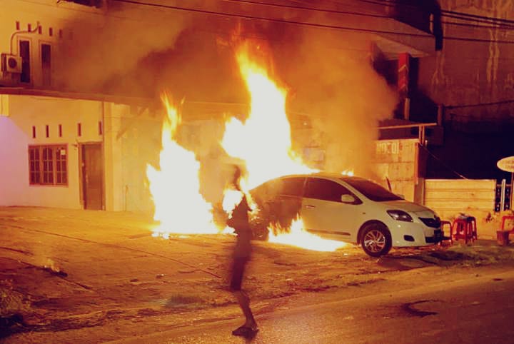 Ditinggal Parkir, Vios Terbakar di Jalan Jenderal Sudirman Pringsewu