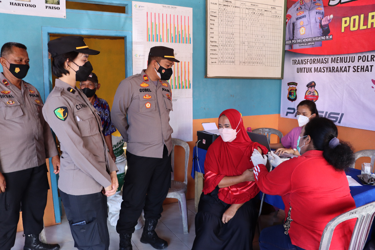 Gerai Vaksinasi Presisi Polres Lampung Selatan Terus Memberikan Pelayanan Kepada Masyarakat.