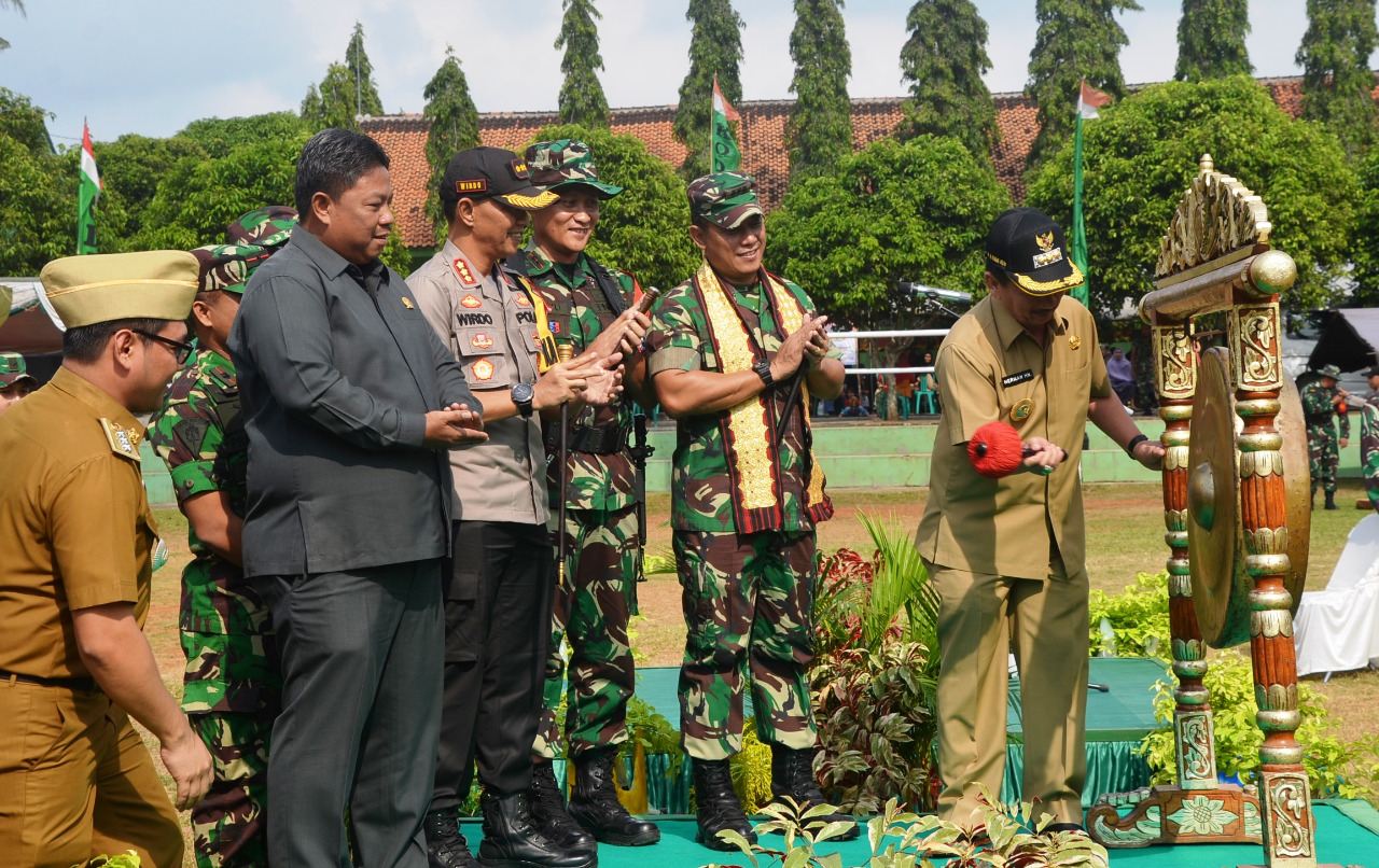 Danrem buka Karya Bakti TNI / TMMD Imbangan TA. 2019 Kodim 0410/KBL.