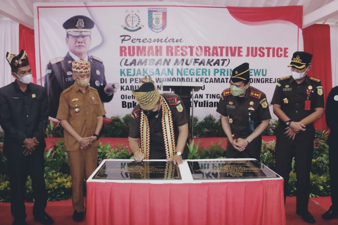 Kajati Lampung Resmikan Rumah Restorative Justice Kejaksaan Negeri Pringsewu.