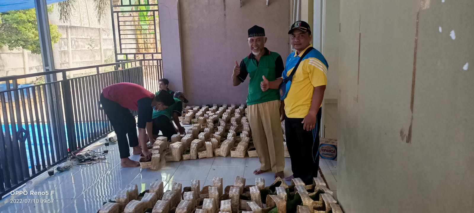 Panitia Qurban di Rejosari Pringsewu Beralih Gunakan Besek Bambu