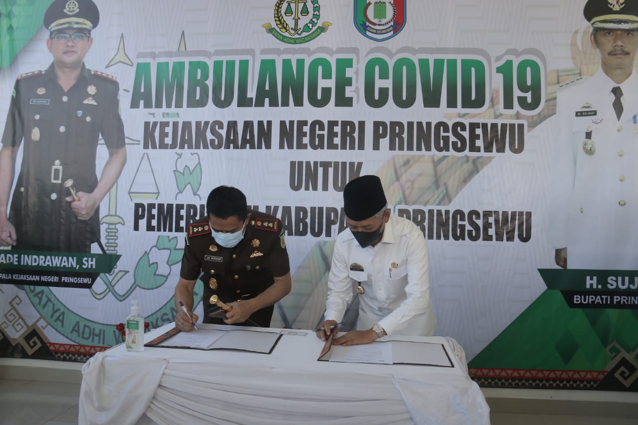 Pemkab Pringsewu Terima Bantuan Ambulans dari Kejaksaan