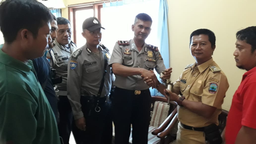 Warga Serahkan Senpi Rakitan