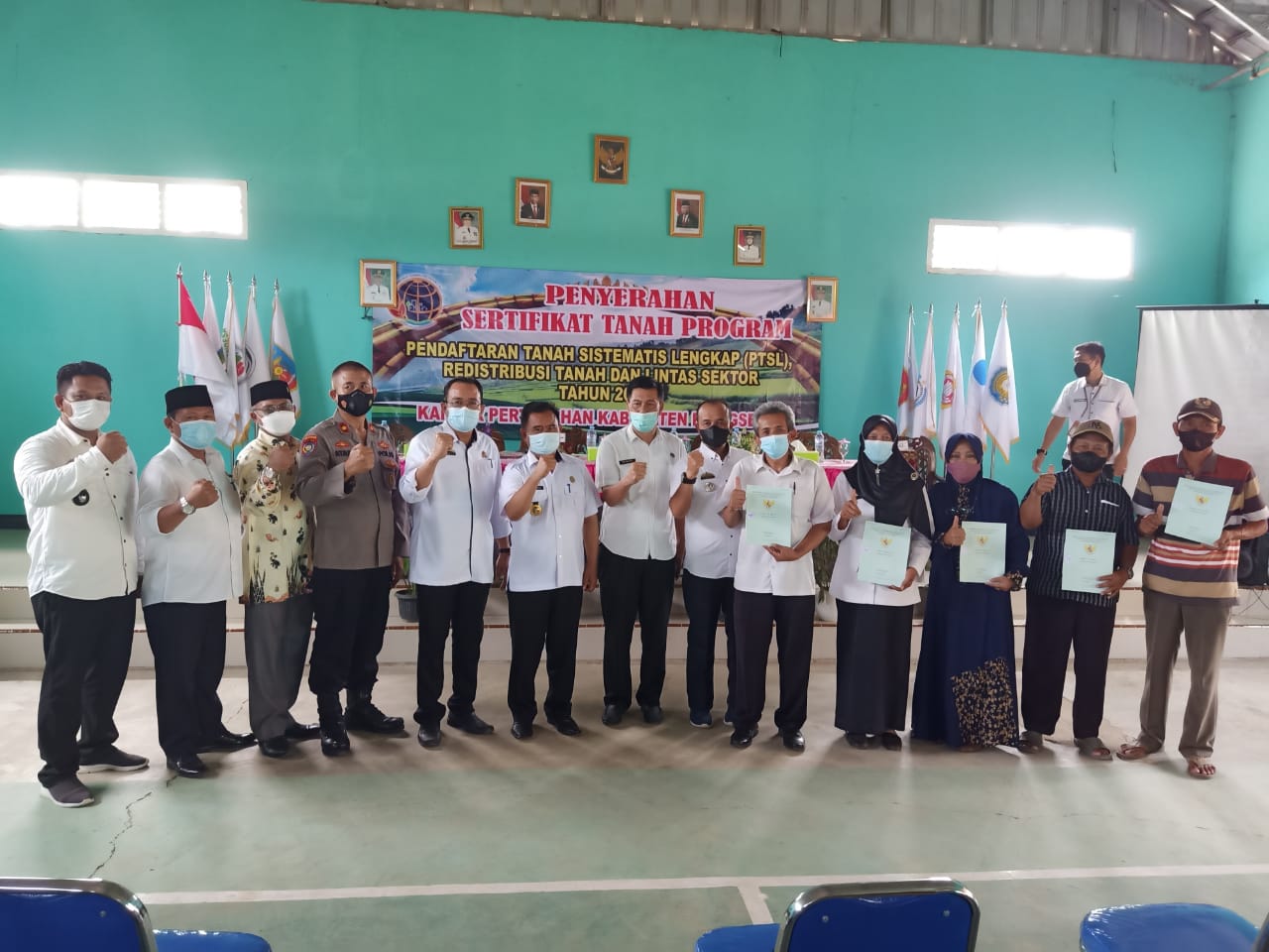 Bupati Pringsewu Serahkan 775 Sertifikat Tanah Di Pekon Margodadi Kecamatan Ambarawa.