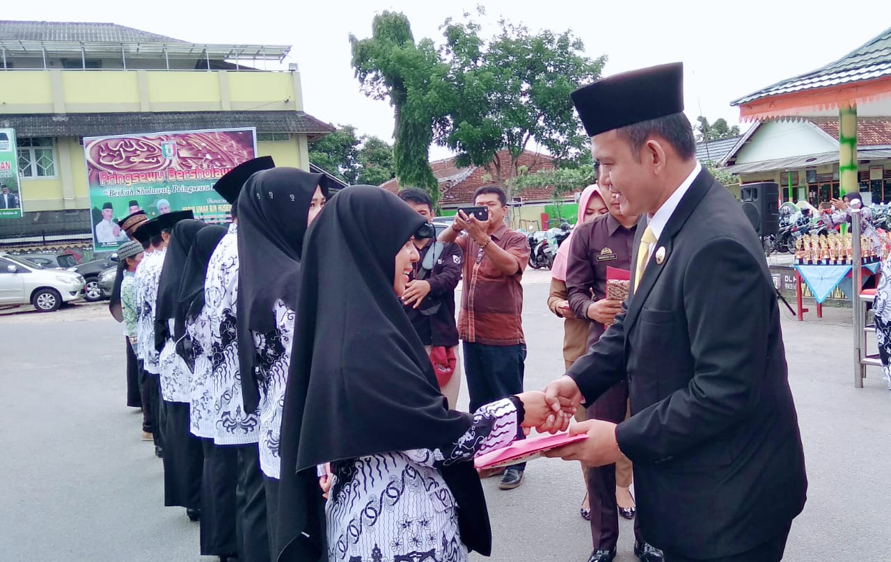 Pemkab Pringsewu Gelar Upacara HGN dan HUT PGRI Ke-73