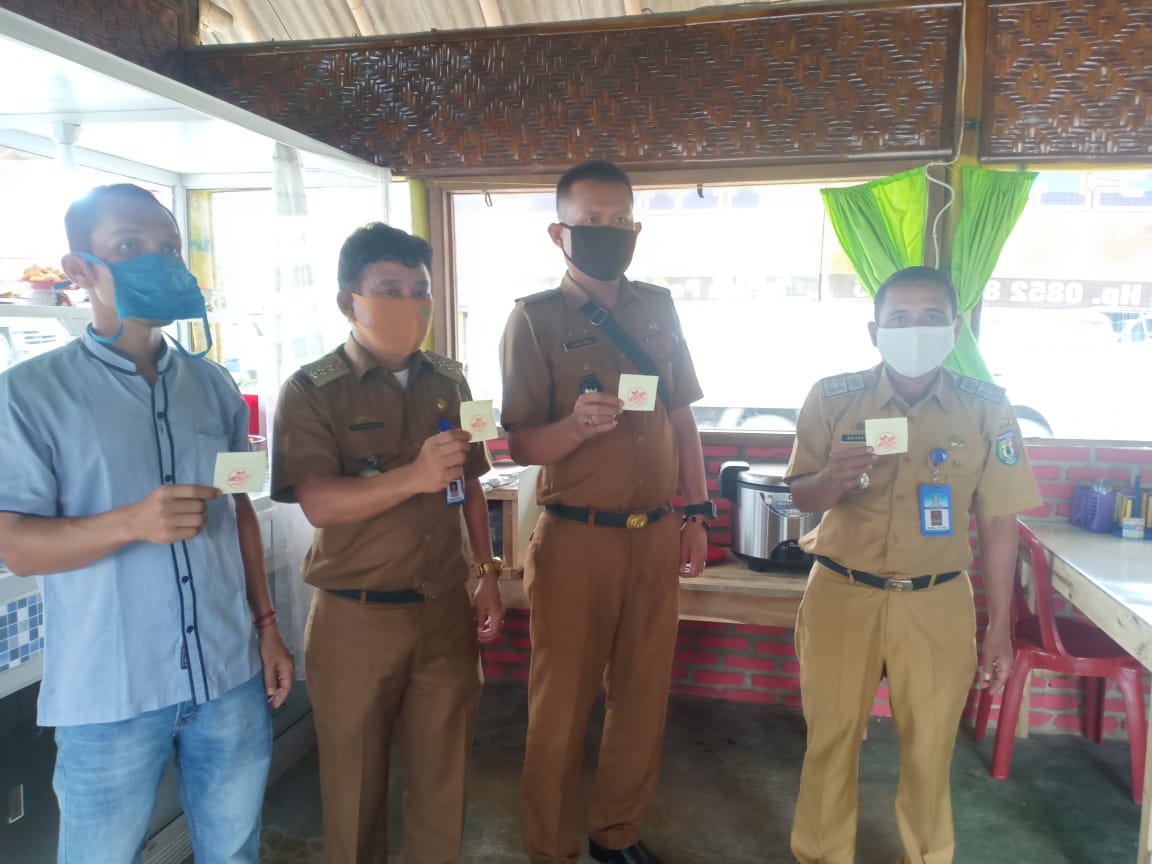 Warung Makan Buka Donasi Sedekah Paket Nasi Untuk Pemulung.