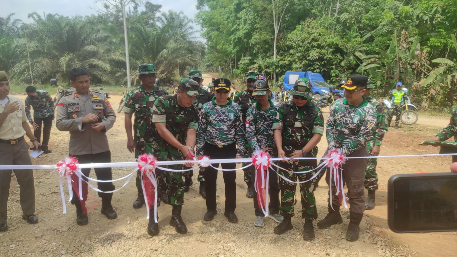 Kasrem 043/Garuda Hitam Resmi Tutup Kegiatan TMMD Ke 121 Tahun 2024