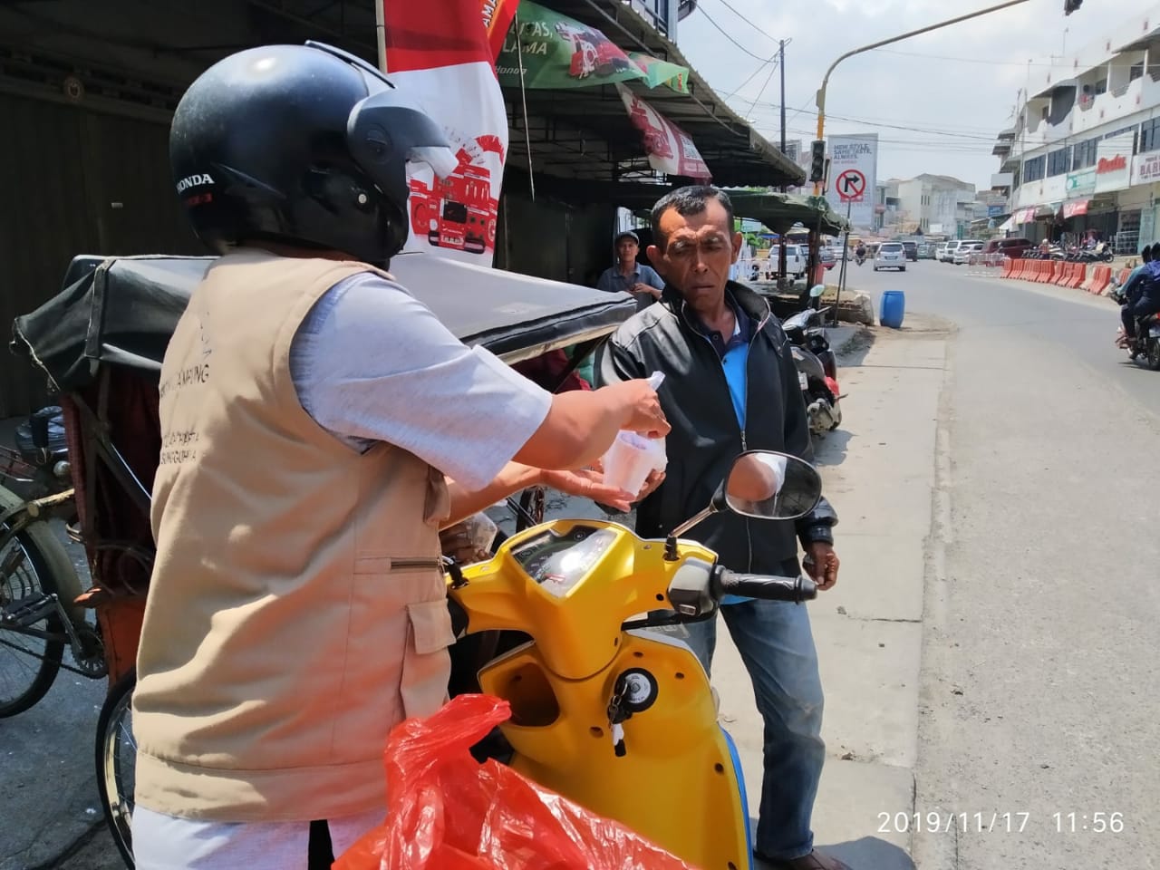 Berbagi Ala Komunitas  Sedekah Gandum Pringsewu.