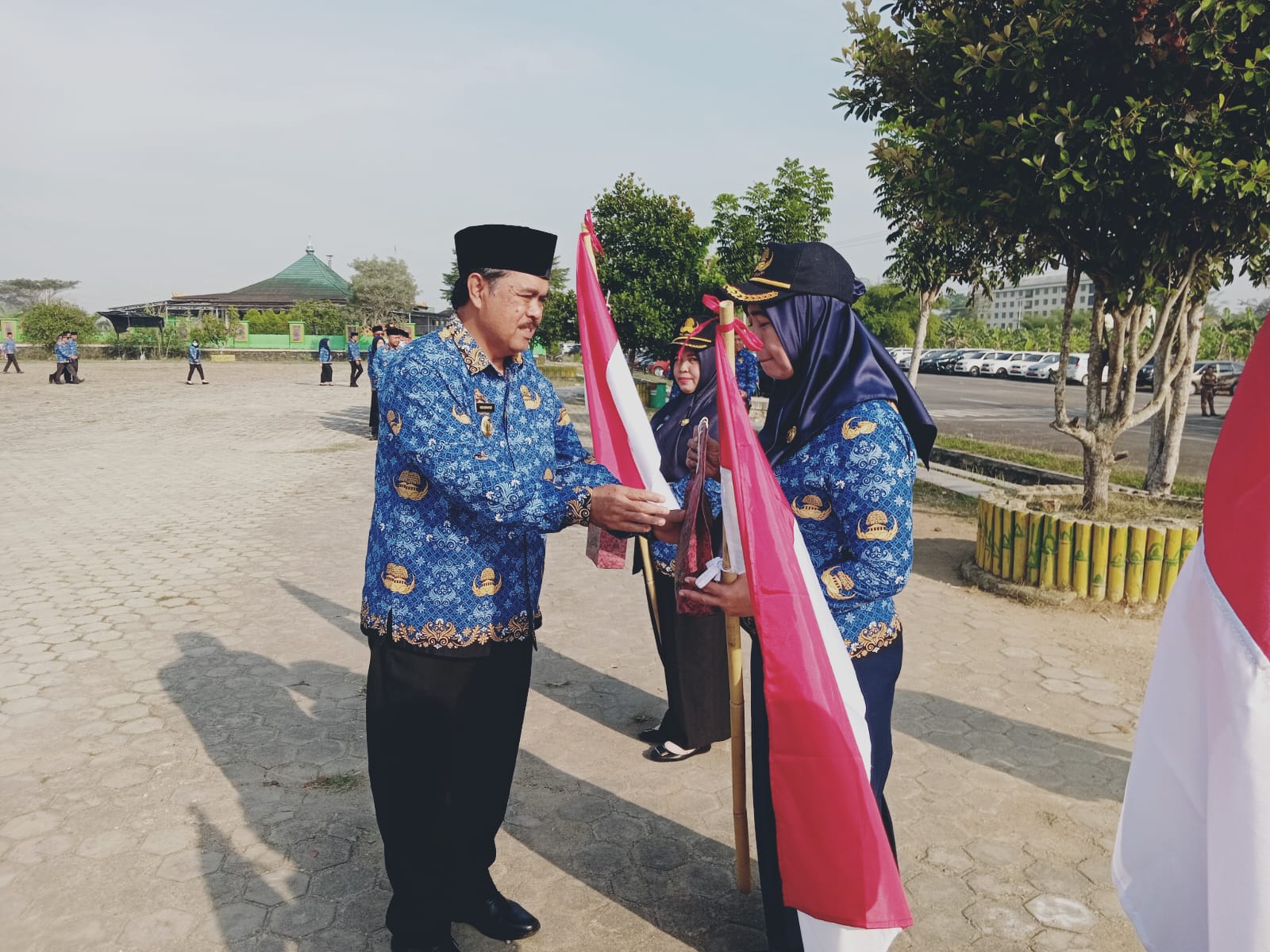 Pemkab Pringsewu Canangkan Gerakan Pembagian 10 Juta Bendera Merah Putih